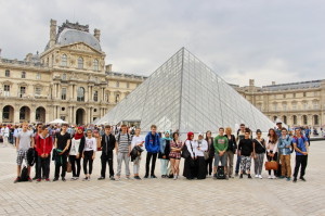 3 Die Pyramide du Louvre